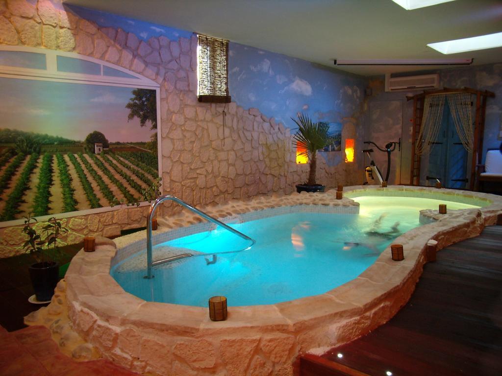 Bastide Des Princes B&B Caderousse Exterior foto