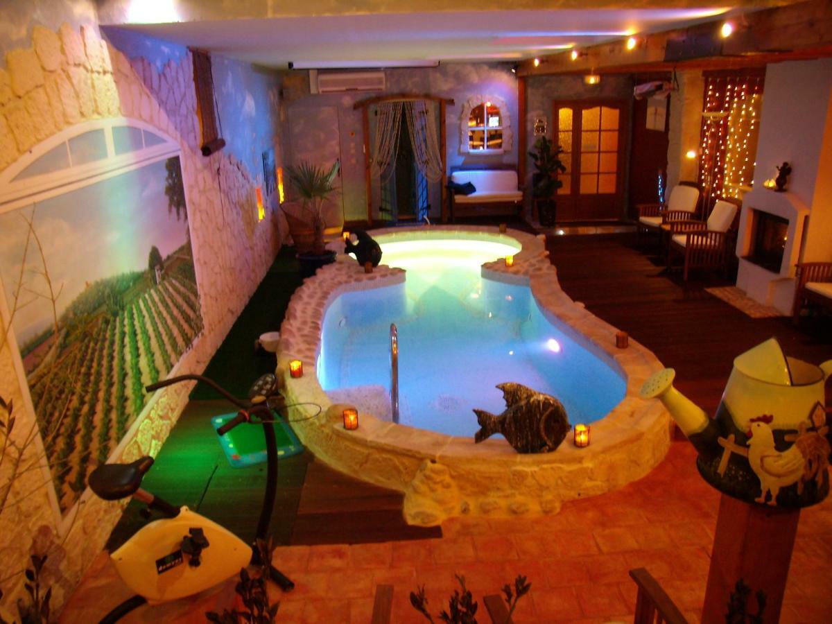 Bastide Des Princes B&B Caderousse Exterior foto